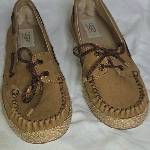 UGG TYLIN 6 NWOB DECK SHOE Chestnut Nubuck Leather Lamb Fur Lined Boat Classic - Picture 6 of 16